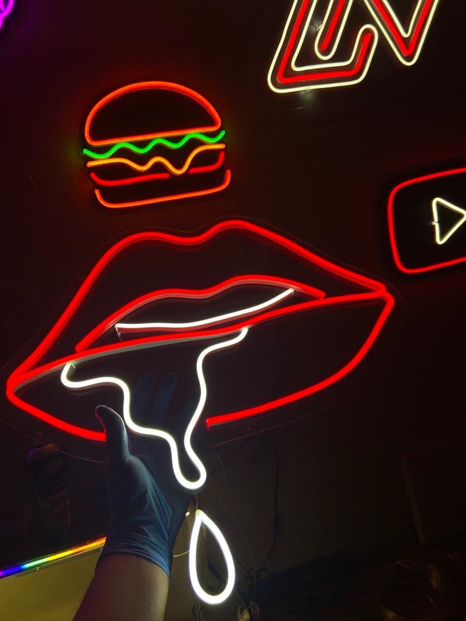 Dripping Lips - LED Neon Sign , Custom Neon Sign, Custom Neon Light, Neon Bedroom Sign, Led Neon Wall Decor, Wall Art